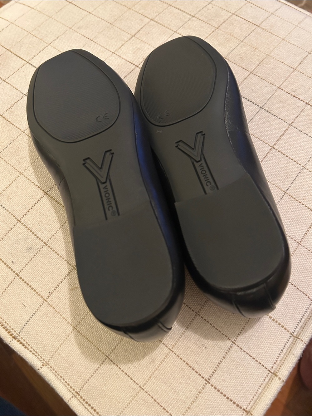Vionic Klara Black Leather Ballet Flats with Bow and Gold Accents/Brand New - Picture 5 of 8